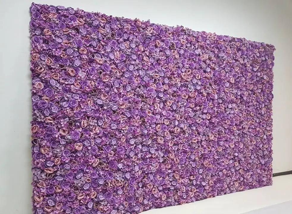 Panel z kwiatów materiałowych róż-fiolet