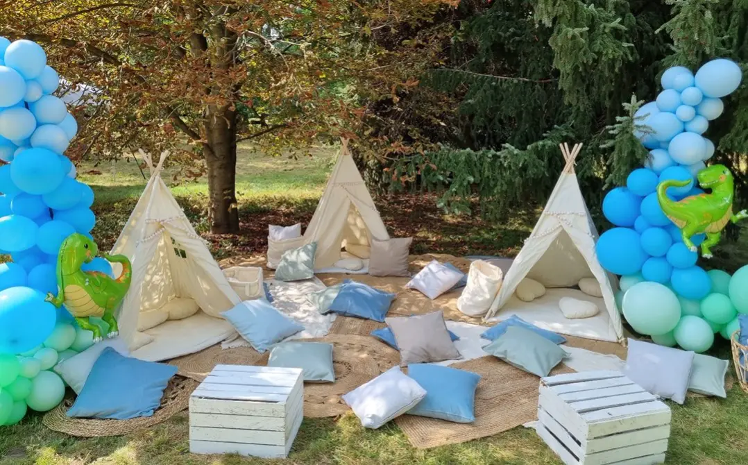 Namiot tipi z 4 poduszkami